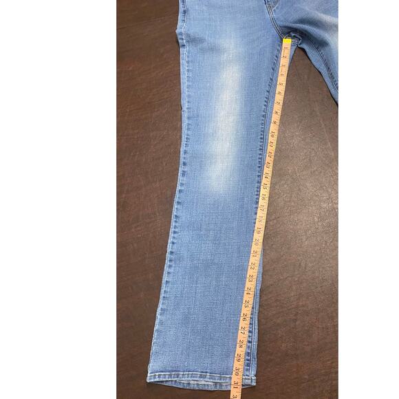 Levi's Classic Bootcut Light Wash Sze 10 Jeans 31" Inseam Normcore Closet Staple - Picture 5 of 8
